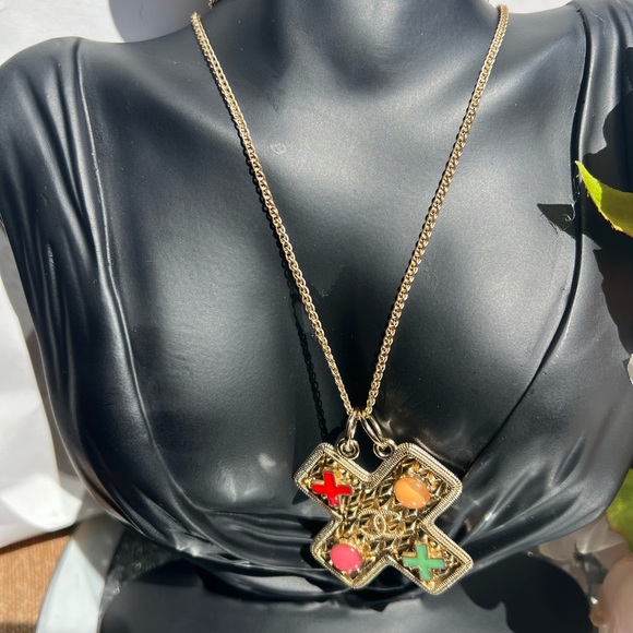 EUC VINTAGE CHANEL CHAIN PENDANT - Picture 3 of 8